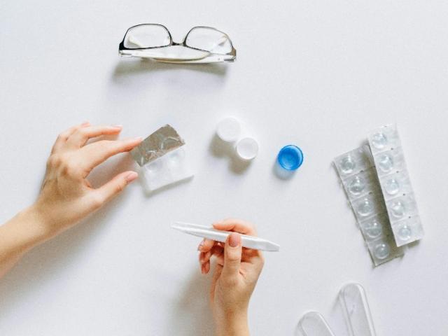 Lunettes ou lentilles : avantages, inconvénients et critères de choix